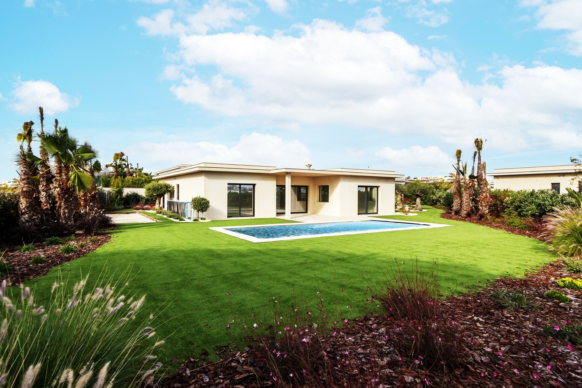 Contemporary villa with swimming pool and Mediterranean garden, Quinta de Faro